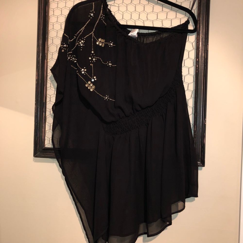 ▪️NWT▪️Black Embellished One Shoulder Top